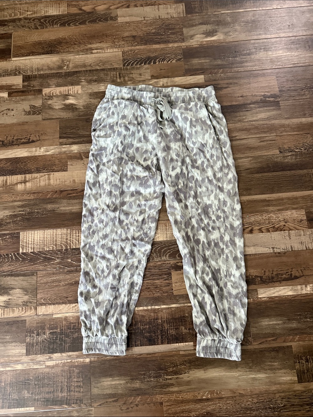 cloth & stone Taupe Beige Print‎ Drawstring Joggers